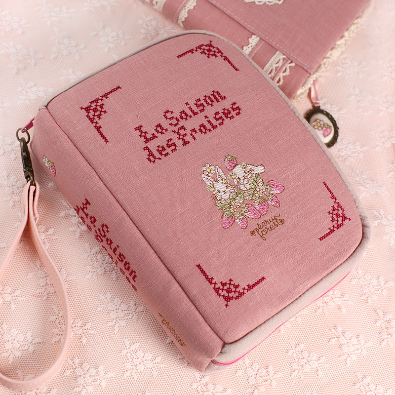 ブック型 大き目手帳ポーチ】うさぎ刺繍入り クロスステッチミシン刺繍