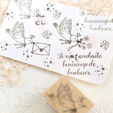 羽ばたく小鳥 口ばしにはバスケットやお花も似合う えくりゅの森 花祭りシリーズ 年賀状・クリスマス母の日カード ポストカードにも はんこ 手帳付箋 カード作り