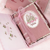 【システム手帳 ミニ6穴 栞付き】レースとうさぎイチゴ クロスステッチ刺繍のアンティークな手帳★シール帳にも：ハンドメイド