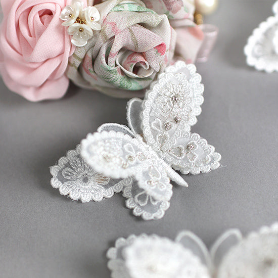 キラキラ★蝶々のクリップ：ミシン刺繍の立体的な蝶々のクリップ　刺繍フレームやシュシュに組み合わせ