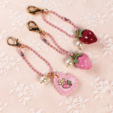 刺繍「手帳チャーム」ハートイチゴ・立体刺繍イチゴチャーム