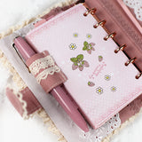 予約販売【システム手帳 ミニ6穴 栞付き】レースとうさぎイチゴ クロスステッチ刺繍のアンティークな手帳：ハンドメイド