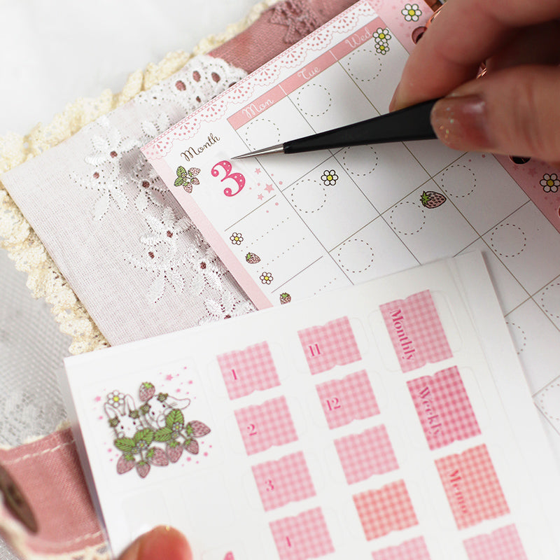 イチゴとうさぎ：シール二種類★インデックスシール・透明シール ピンク★イチゴの季節シリーズ システム手帳に 手帳デコ コラージュ ステッカー 手帳とお揃い うさぎ・垂れ耳うさぎ