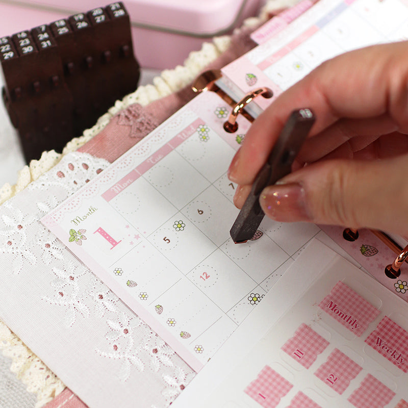 イチゴとうさぎ：シール二種類★インデックスシール・透明シール ピンク★イチゴの季節シリーズ システム手帳に 手帳デコ コラージュ ステッカー 手帳とお揃い うさぎ・垂れ耳うさぎ