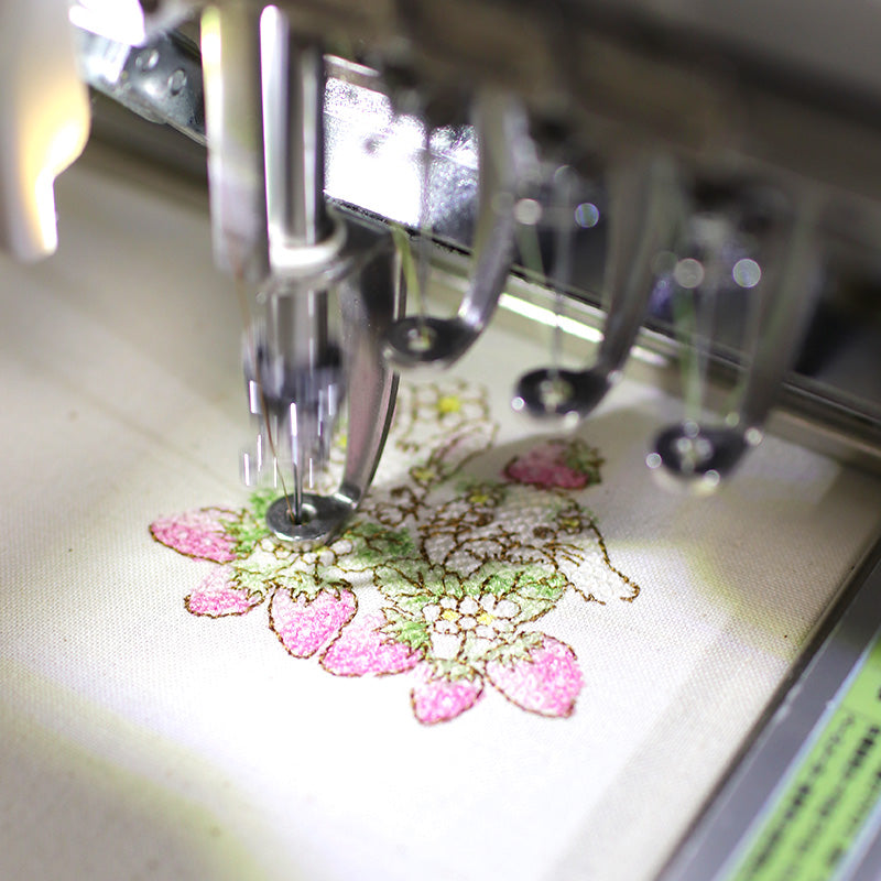 【システム手帳 ミニ6穴 栞付き】レースとうさぎイチゴ クロスステッチ刺繍のアンティークな手帳：ハンドメイド