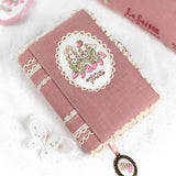 【システム手帳 ミニ6穴 栞付き】レースとうさぎイチゴ クロスステッチ刺繍のアンティークな手帳：ハンドメイド