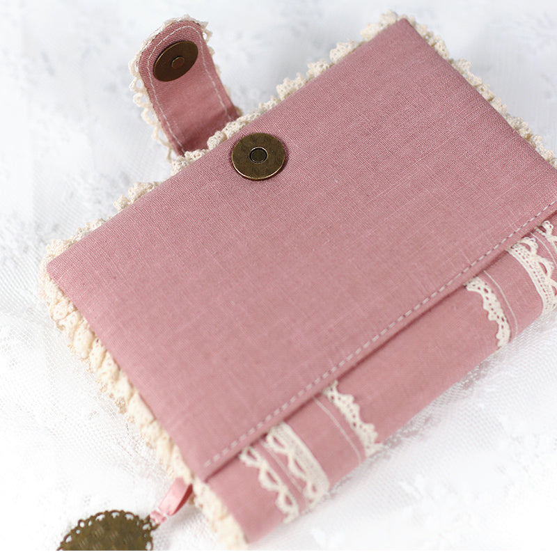 【システム手帳 ミニ6穴 栞付き】レースとうさぎイチゴ クロスステッチ刺繍のアンティークな手帳：ハンドメイド