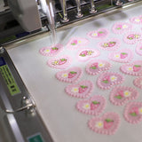 刺繍チャーム付き★ボールペン【ユニボールワン P】0.38mm ピンク もも：イチゴとうさぎイラスト